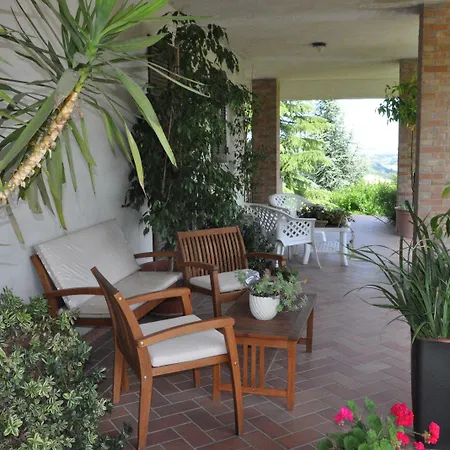 ベッド・アンド・ブレックファスト La Casa Di Titty House Montottone