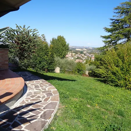 ベッド・アンド・ブレックファスト La Casa Di Titty House Montottone