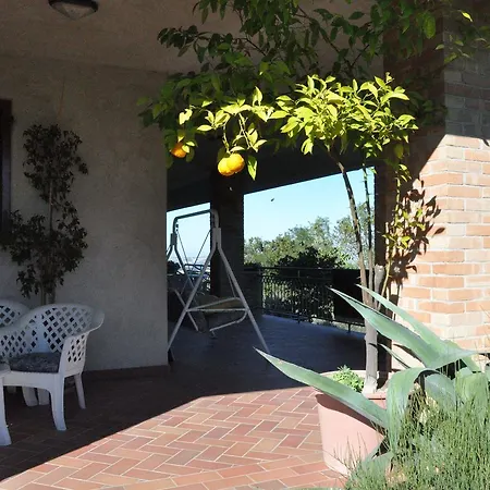 ベッド・アンド・ブレックファスト La Casa Di Titty House